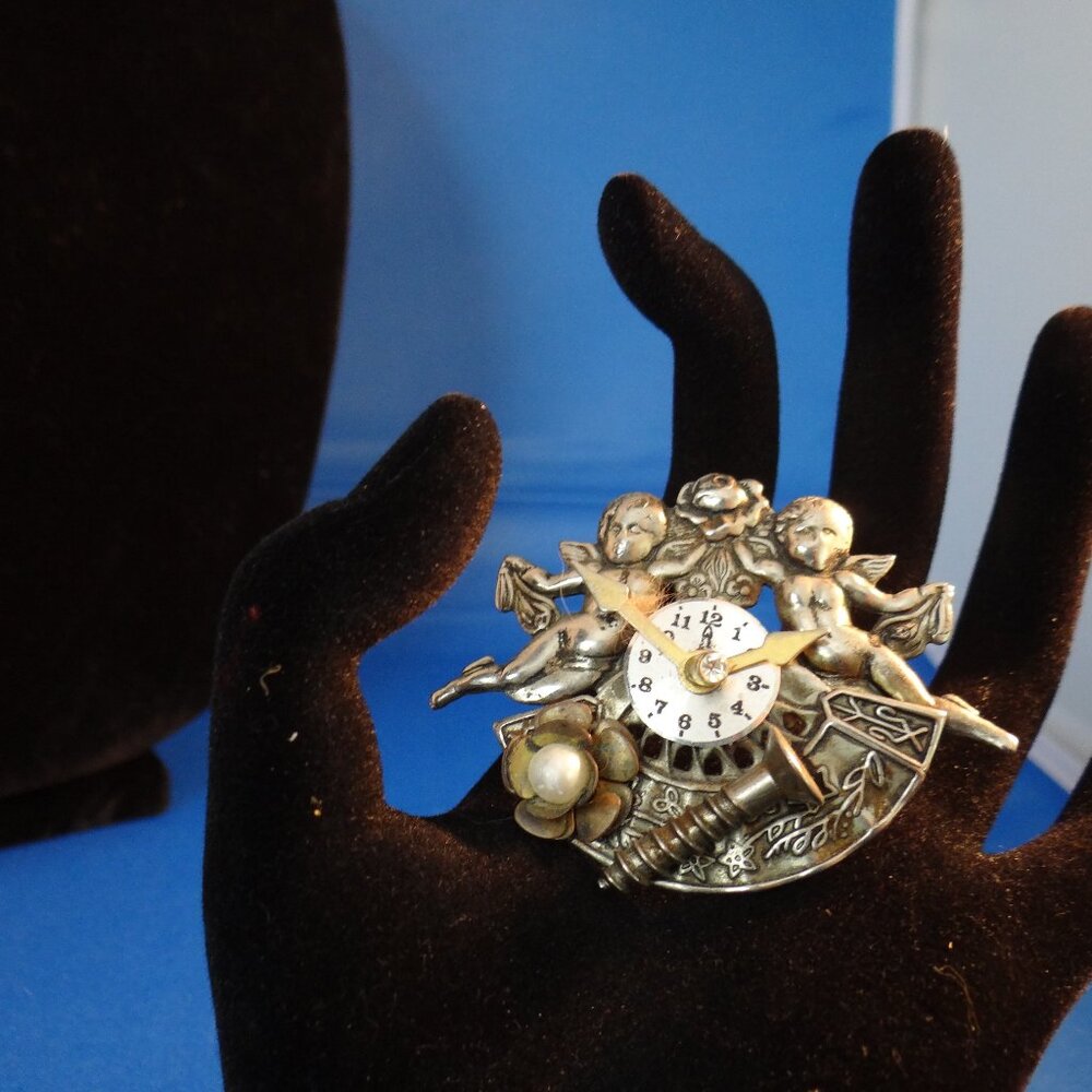 Cherub Brooch/Pin